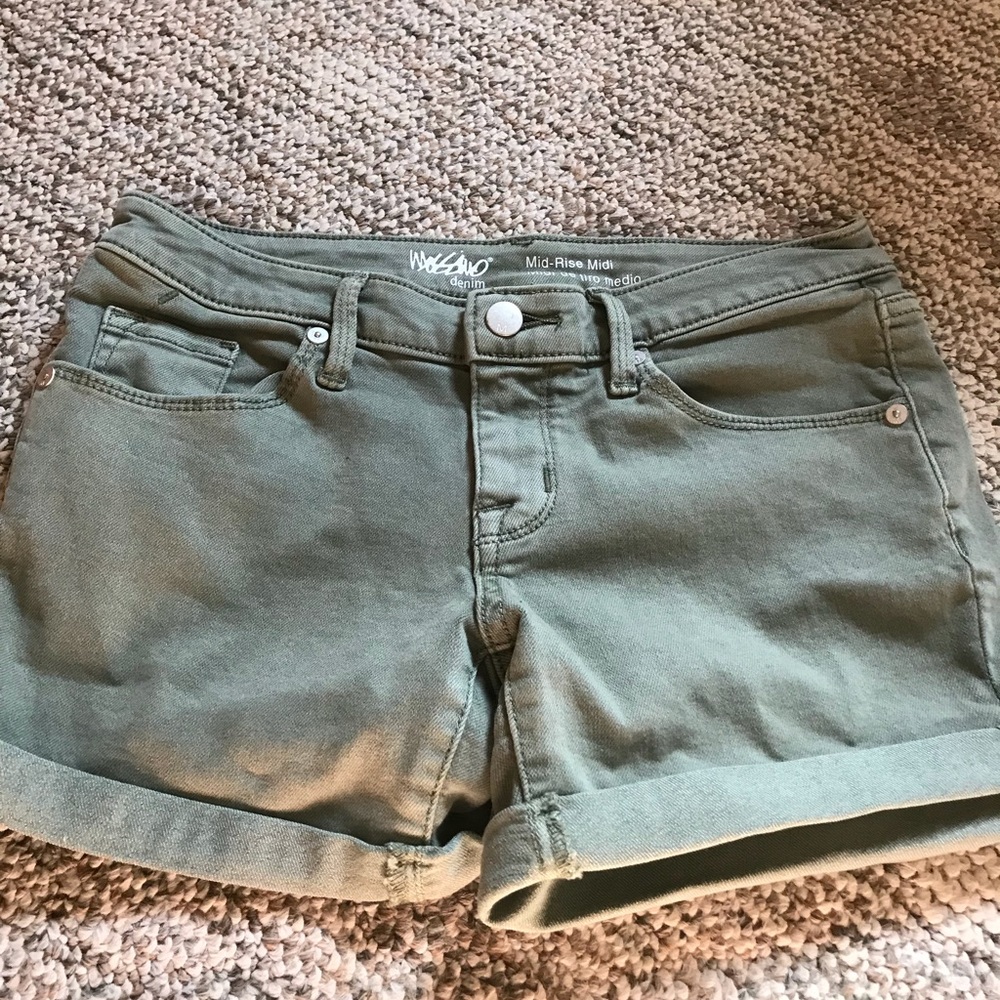 BRAND NEW ARMY GREEN SHORTS!!!